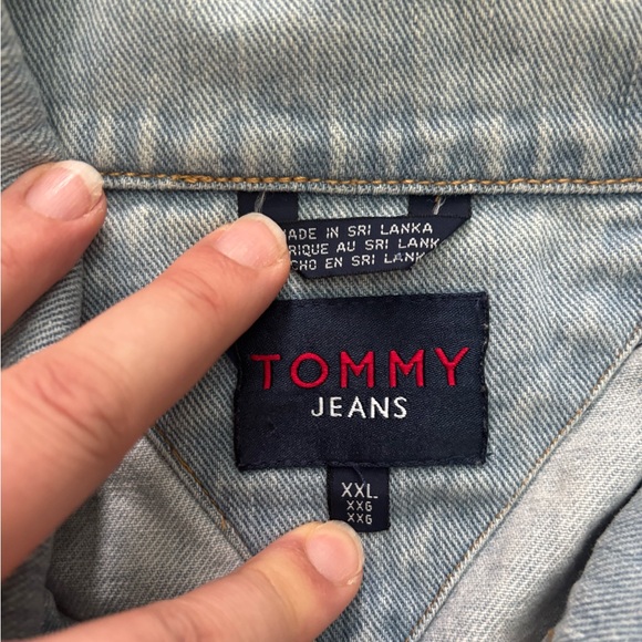 Y2K Oversized Denim Jacket Tommy Hilfiger Tommy Jeans Lightwash Denim Jacket - Picture 7 of 7